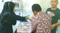 Korban suami bacok istri dirawat intensif di Rumah Sakit Bhayangkara Polda Riau. (Liputan6.com/M Syukur)