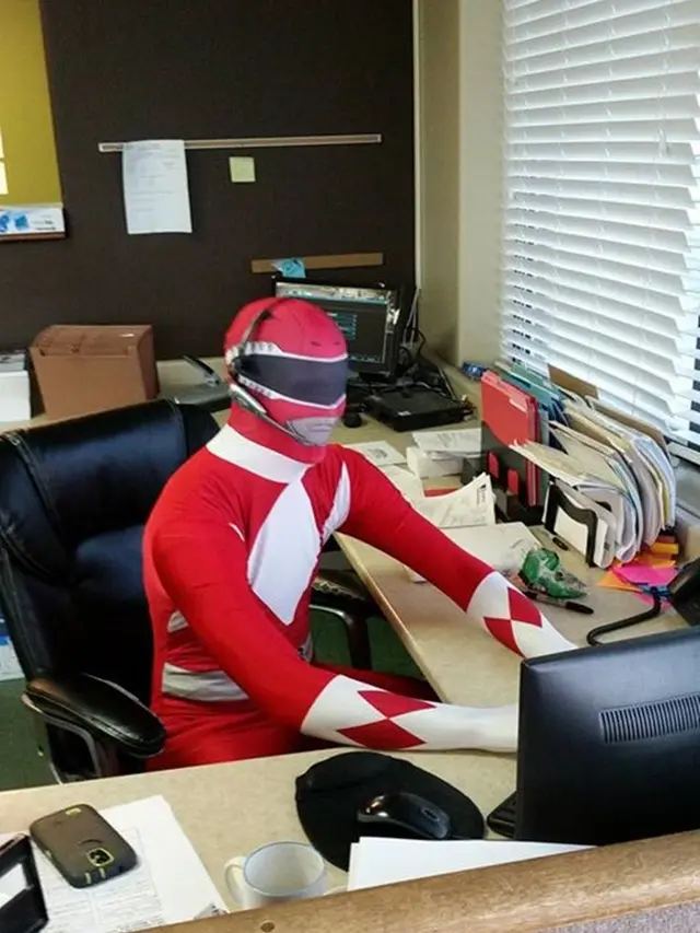 6 Potret Power Rangers Saat Tidak Melawan Kejahatan Ini Kocak