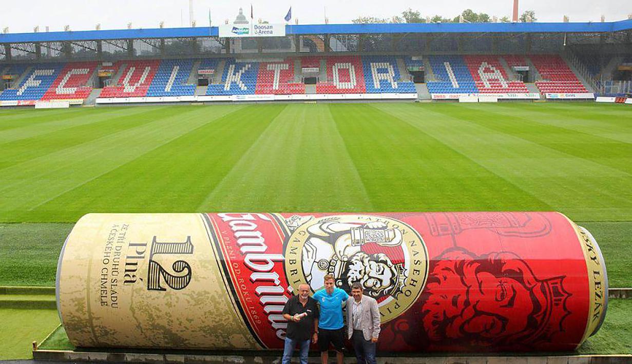 Nama Viktoria Plzen sendiri diambil dari jenis bir, Plzen atau Pilsener memiliki arti sejenis bir lager yang berwarna pucat. (Twitter Viktoria Plzen)