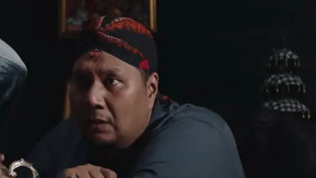 Mo Sidik sebagai Pak Arief dalam film Dukun Magang. (Foto: Dok. Dens Vision Multimedia/ Wahana Pictures)