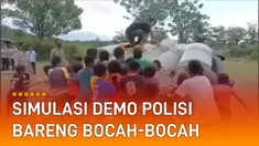 Bocah-bocah itu nampak antusias sekali melakukan aksi tersebut.
