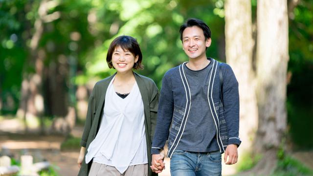couple romantis bahagia