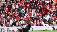 Striker Manchester United Marcus Rashford mencetak gol pertama timnya dalam pertandingan persahabatan melawan Lens di Old Trafford, Sabtu, 5 Agustus 2023.&nbsp;(Darren STAPLES / AFP)