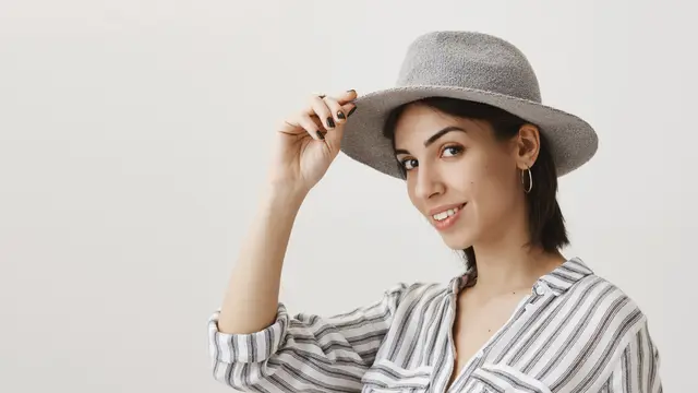 6 Cara Mengatasi Lepek Saat Ber-Topi (photo by freepik.com)