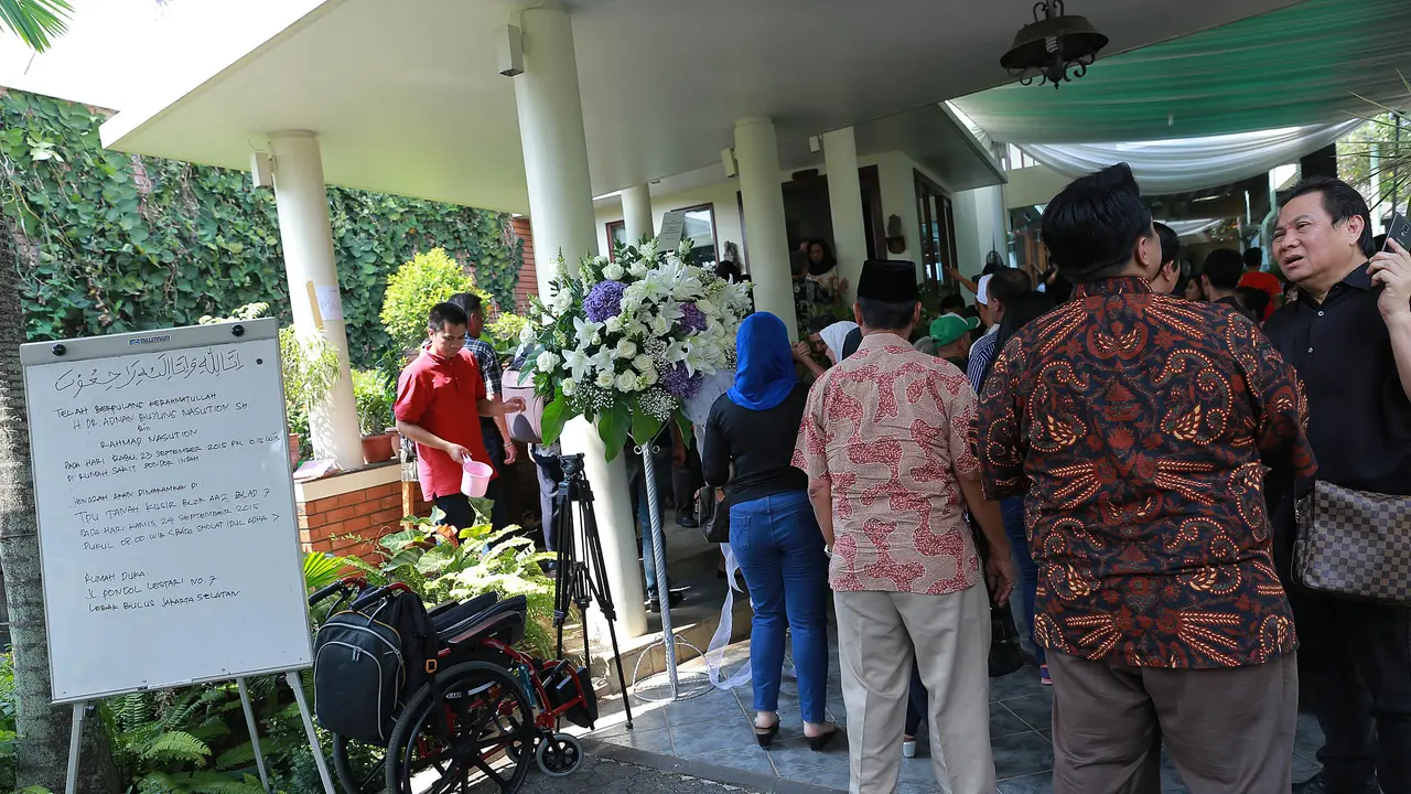 Adnan Buyung Nasution 