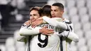 Striker Juventus, Alvaro Morata bersama Cristiano Ronaldo dan Federico Chiesa merayakan gol ke gawang Dynamo Kiev pada laga Liga Champions di Stadion Allianz, Kamis (3/12/2020). Juventus menang dengan skor 3-0. (Marco Alpozzi/LaPresse via AP)