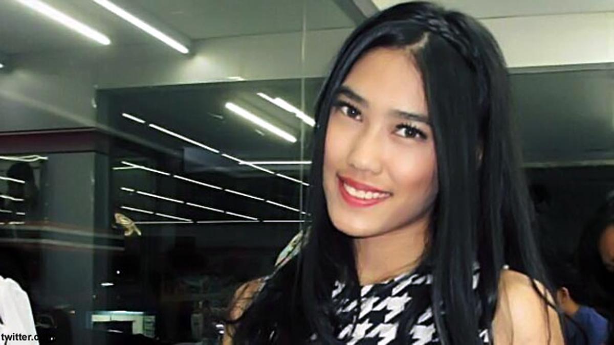 Ayollarning oyoqlarini yalash