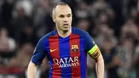 5. Andres Iniesta - Gelandang berusia 33 tahun ini adalah salah satu ruh permainan Barcelona. Di luar prestasinya sebagai  pesepak bola, Iniesta rupanya juga seorang sarjana Ilmu Aktivitas Fisik dan Olahraga. (AFP/Miguel Medina)