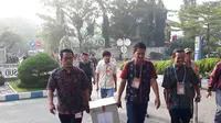 Hari ini, KPU Kota Tangerang lakukan pencoblosan suara susulan (PSS) di RSUD setempat. Namun, dari 34 DPT A5 atau pindahan, hanya 4 pemilih yang menggunakan hak suaranya. (Liputan6.com/Pramita)
