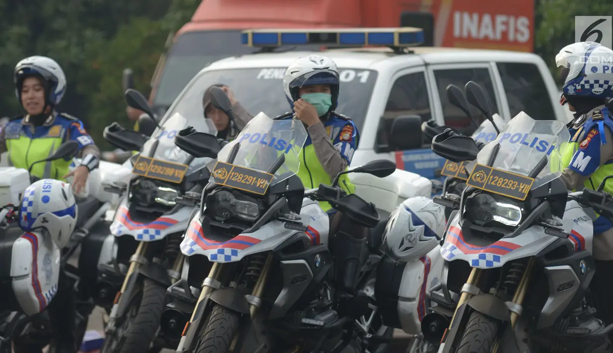 Pasukan bermotor dari kepolisian mengikuti apel Operasi Patuh Jaya 2019 di Lapangan Promoter Polda Metro Jaya, Kamis (29/8/2019). Polda Metro Jaya menggelar operasi lalu lintas bersandi Operasi Patuh Jaya 2019 selama 14 hari dari 29 Agustus hingga 11 September 2019. (merdeka.com/Imam Buhori)