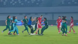 Timnas Indonesia Putri menelan kekalahan menyakitan dua gol tanpa balas dari Pakistan dalam laga kedua Grup D Kualifikasi Piala Asia Putri 2026. (Bola.com/M Iqbal Ichsan)