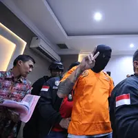 Tora Sudiro di Polres Jakarta Selatan (Adrian Putra/bintang.com)