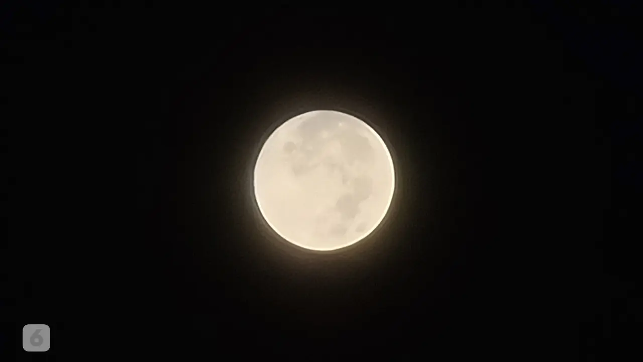 Memotret bulan dengan Kamera Zoom di Samsung Galaxy S20 Ultra