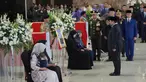Presiden Republik Indonesia, Prabowo Subianto (kedua dari kanan) memberi hormat saat menghadiri upacara penghormatan militer kepada jenazah personel pasukan penjaga perdamaian yang tergabung dalam United Nations Interim Force in Lebanon (UNIFIL) setibanya di Bandara Internasional Soekarno-Hatta, Tangerang, Banten, Sabtu, 4 April 2026. Tiga jenazah prajurit Tentara Nasional Indonesia (TNI) yang tergabung dalam Kontingen Garuda untuk United Nations Interim Force in Lebanon (UNIFIL) tiba di Bandara Internasional Soekarno-Hatta, Tangerang, Banten, Sabtu 4 April 2026 sore, sekitar pukul 18.00 WIB. (AP Photo/Achmad Ibrahim)