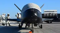 X-37B mendarat dengan sukses di Kennedy Space Center NASA pada 8 Mei 2017 (US Air Force)