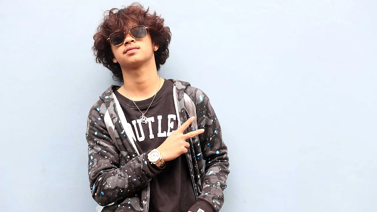 [Bintang] Bastian Steel