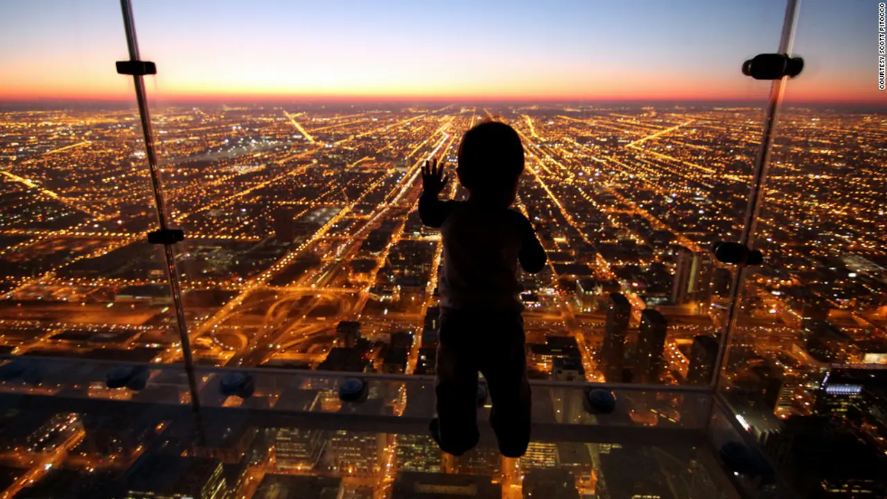 Jembatan Gantung Transparan di Ketinggian 180 Meter, Berani?