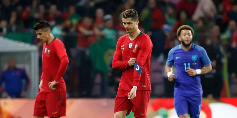 Belanda Bantai Portugal 3-0, Ronaldo Tertunduk Lesu