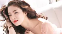 Jadi tak heran jika akhirnya Song Hye Kyo masuk dalam jajaran tiga jajaran wanita cantik di Korea bersama Jun Ji Hyun dan Kim Tae Hee. (foto: soompi.com)