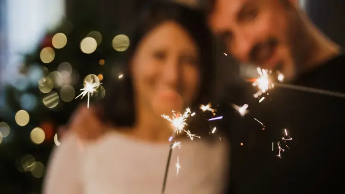 Ilustrasi merayakan tahun baru bersama pasangan