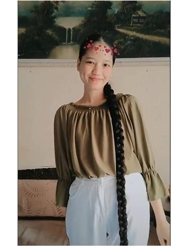 Gadis 19 Tahun Ini Disebut Rapunzel Lokal, Ini 6 Potret Unik Gaya Rambutnya