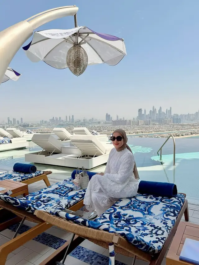 6 Potret Erin Taulany Liburan Mewah di Dubai Bareng Arlova, Seru Naik Jet Car