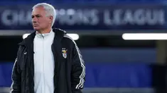 Pertandingan yang mempertemukan Chelsea vs Benfica di kancah Liga Champions akan menjadi ajang nostalgia emosional bagi Jose Mourinho yang kini menukangi Benfica. (AFP/Adrian Dennis)