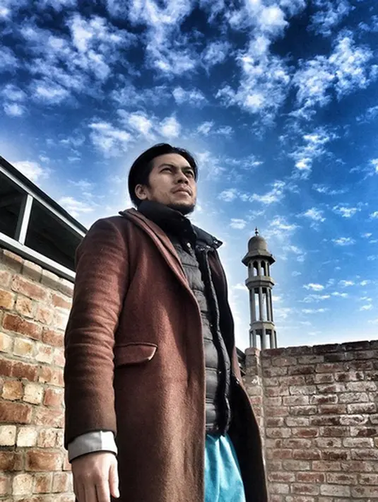 Hubungan Sunu dengan istri mendiang Ustad Jefry kembali rame dengan beredarnya foto mesra keduanya di media sosial. Bahkan berdasarkan keterangan Citra kakak ipar dari Sunu, sudah satu tahun belakangan adiknya pisah rumah dengan Sunu.(Instagram/sunumatta)