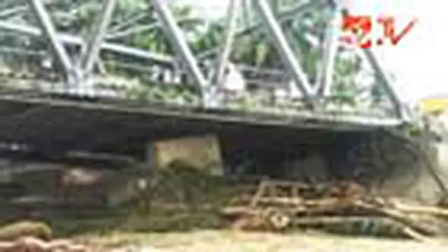 Jembatan Antarprovinsi Nyaris Ambruk