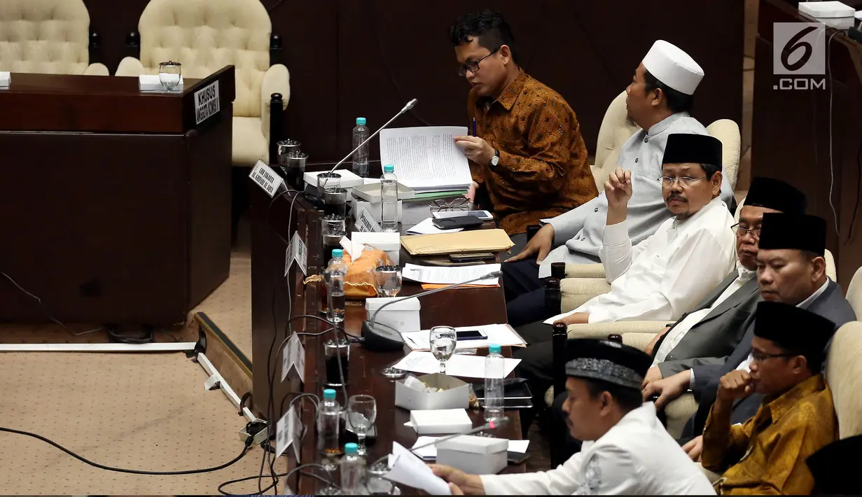 Sejumlah organisasi kemasyarkatan (ormas) hadir dalam Rapat Dengar Pendapat Umum dengan Komisi II DPR di Kompleks Parlemen, Senayan, Jakarta, Kamis (19/10). Rapat melanjutkan pembahasan soal Perppu Nomor 2/2017 tentang Ormas. (Liputan6.com/Johan Tallo)