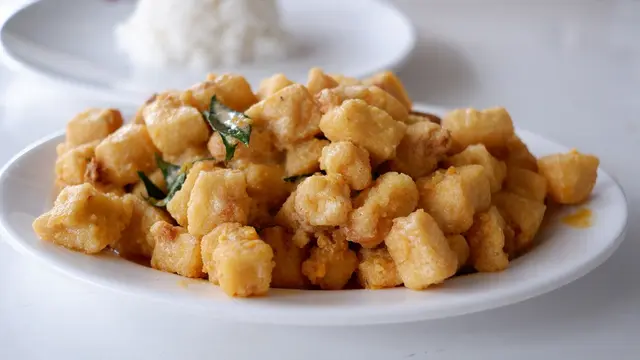 tofu goreng saus telur asin