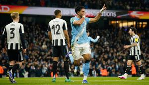 Pemain Manchester City Omar Marmoush merayakan gol yang dicetaknya pada laga semifinal Carabao Cup/Piala Liga Inggris antara Man City vs Newcastle di Manchester, Inggris, Rabu, 4 Februari 2026. (AP Photo/Dave Thompson)