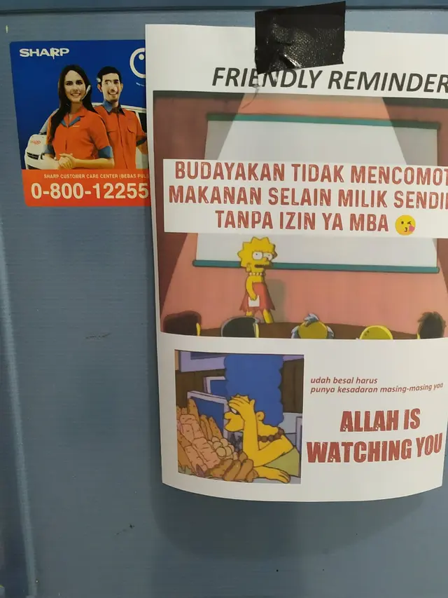 7 Potret Tempelan Kertas di Kulkas Rumah Kos Ini Bikin Tepuk Jidat