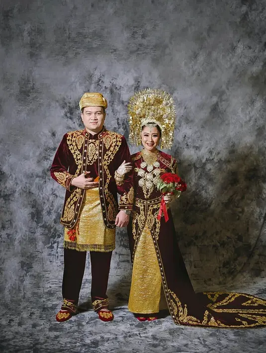 "Aku rasa semua udah terbuka sebelum nikah. Semua kebaikan dan keburukan kita udah saling melengkapi, menutupi. Kelebihan dia menutupi kekurangan aku begitupun sebaliknya,” pugkas Chkita Meidy. (Instagram/chikitameidy)