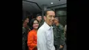 Presiden Jokowi didampingi Ibu Negara, Iriana menjenguk BJ Habibie yang dirawat di RSPAD Gatot Soebroto, Jakarta, (28/10/2014). (Liputan6.com/Herman Zakharia)
