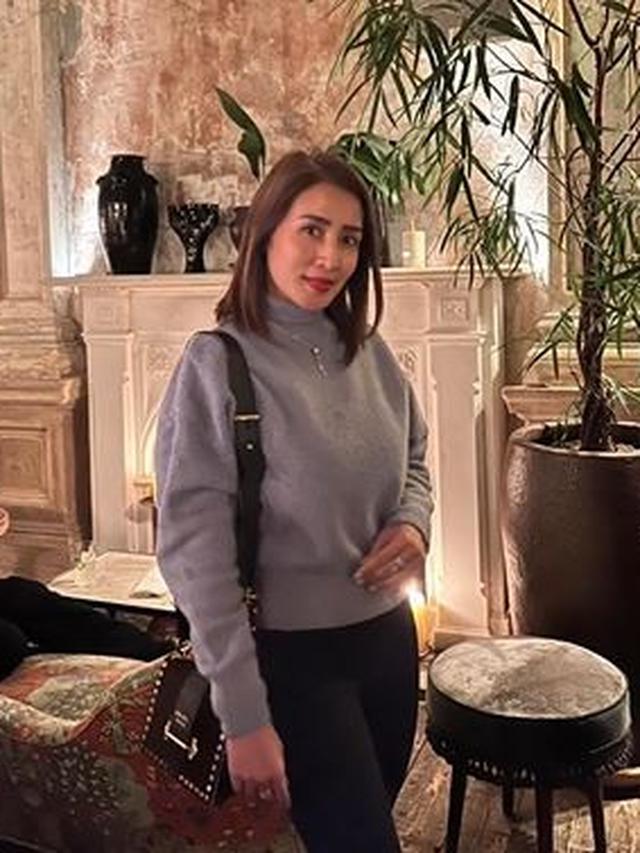 Jarang Terseorot, Ini 7 Potret Sendy Istri Dede Yusuf yang Punya Gaya Sosialita