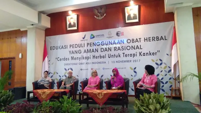 Seminar edukasi peduli penggunaan obat herbal yang aman dan rasional