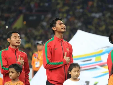 Satria Tama, kiper berusia 24 tahun yang baru saja meneken kontrak dengan Persebaya Surabaya. Sebelumnya, Satria bermain untuk Madura United. Sebagai kiper potensial, ia kerap diberi kesempatan menjadi kiper timnas Indonesia. (Liputan6.com/IG/@satriatama23)