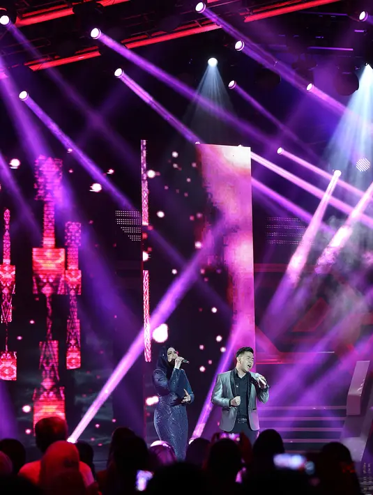 "Saya kagum dengan eyang Titiek, energinya selalu hebat. Saya belajar sama beliau, gimana menjaga energi dan tetap cantik. Ibu Hetty idola saya. Sedangkan Cakra sahabat saya. Saya senang karakter suaranya. Hanya ada 1 dari sejuta," papar Siti Nurhaliza. 