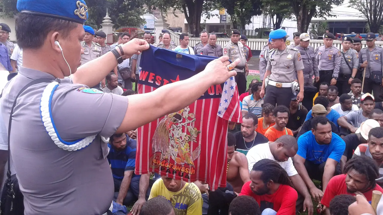 Mahasiswa Berkaos Bintang Kejora Tuntut Papua Merdeka di Manado