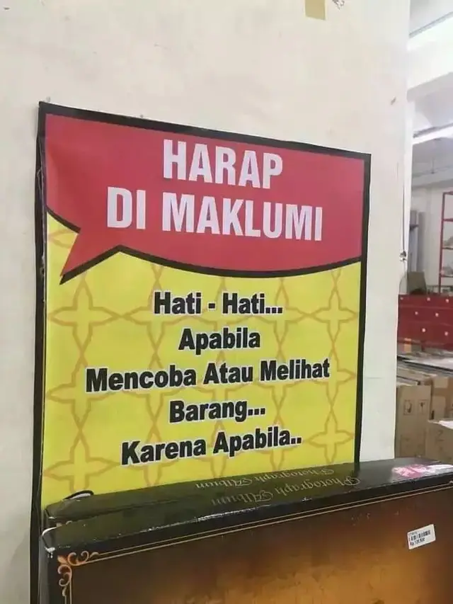 8 Potret Tulisan Tak Selesai di Spanduk Ini Bikin Mikir Keras