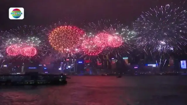 Kembang Api Meriahkan Peringatan Kembalinya Hong Kong ke China 