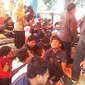 Pemaksaan untuk mengosongkan asrama oleh pengelola Wyata Guna Bandung, membuat 41 difabel netra penghuni asmara tersebut terpaksa tinggal di trotoar Jalan Pajajaran.