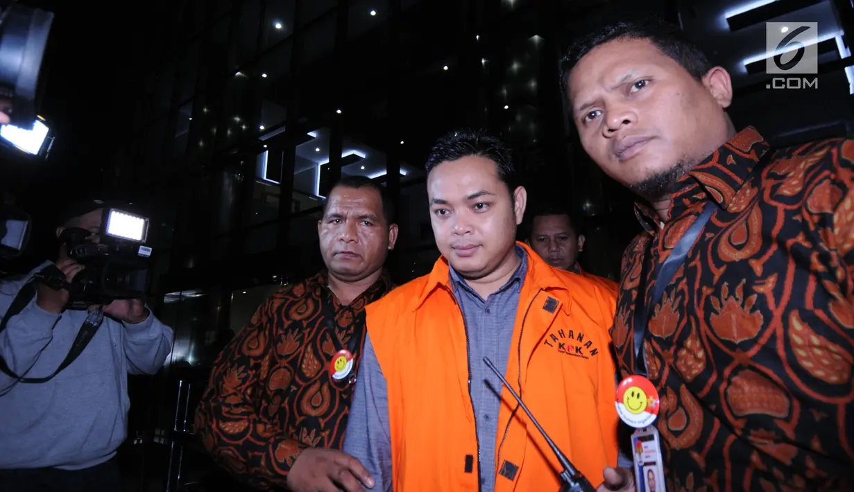 Pihak swasta perantara suap, Eka Kamaluddin usai menjalani pemeriksaan perdana pascaterjaring operasi tangkap tangan (OTT) KPK, Jakarta, Jumat (11/5). Eka diperiksa sebagai tersangka dugaan suap APBN-P 2018. (Merdeka.com/Dwi Narwoko)