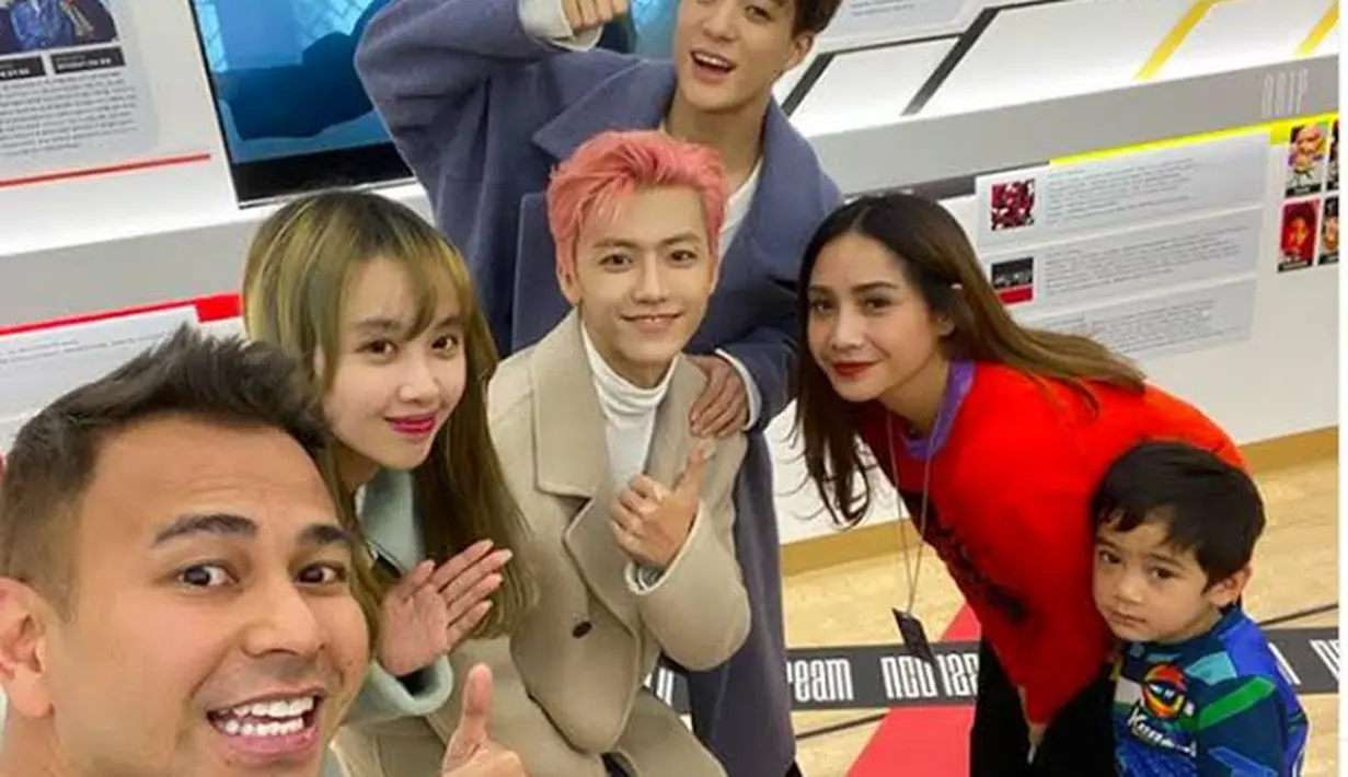 Raffi dan Nagita juga sempat bertemu Jaemin dan Jeno NCT saat ke Korea Selatan. Saat itu, usia Rafathar Malik Ahmad masih kecil. (Foto: Rans via Twitter / @smstan_tuwir)