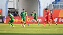 <p>Pemain Timnas Indonesia U-20, Hokky Caraka melepaskan tendangan ke gawang Irak U-20 pada laga matchday pertama Grup A Piala Asia U-20 2023 di Lokomotiv Stadium, Tashkent, Uzbekistan, Rabu (1/3/2023). (the-afc.com)</p>