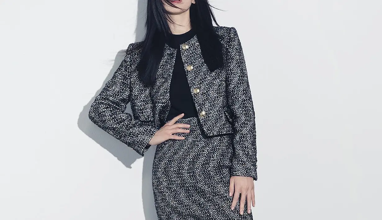 Penampilan terbaru Song Hye Kyo kali ini sekaligus dalam rangka pemotretan untuk brand fashion MICHAA. (FOTO: instagram.com/michaachannel/)