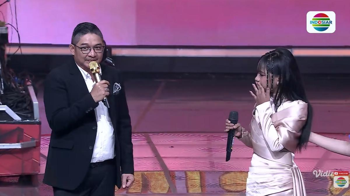 April D'Academy 7 Menangis Bahagia Sepanggung dengan Ungu di Mega Konser Indosiar