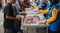 Foto Ilustrasi Pembagian Daging Kurban Gratis. Foto: Gemini