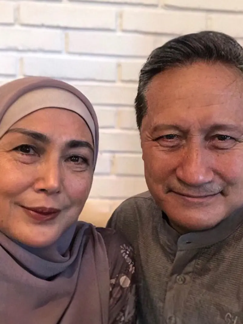 Arie Untung dan Fenita Arie gunakan Age Challenge (Liputan6.com/ IG/ https://www.instagram.com/p/B0Chx41ngqL/)